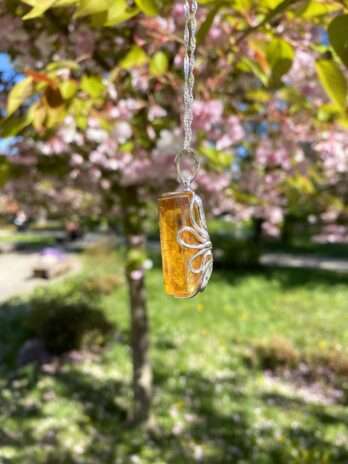 Wisior srebrny z bursztynem naturalnym