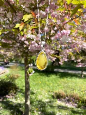 Wisior srebrny z bursztynem mleczno-cytrynowym