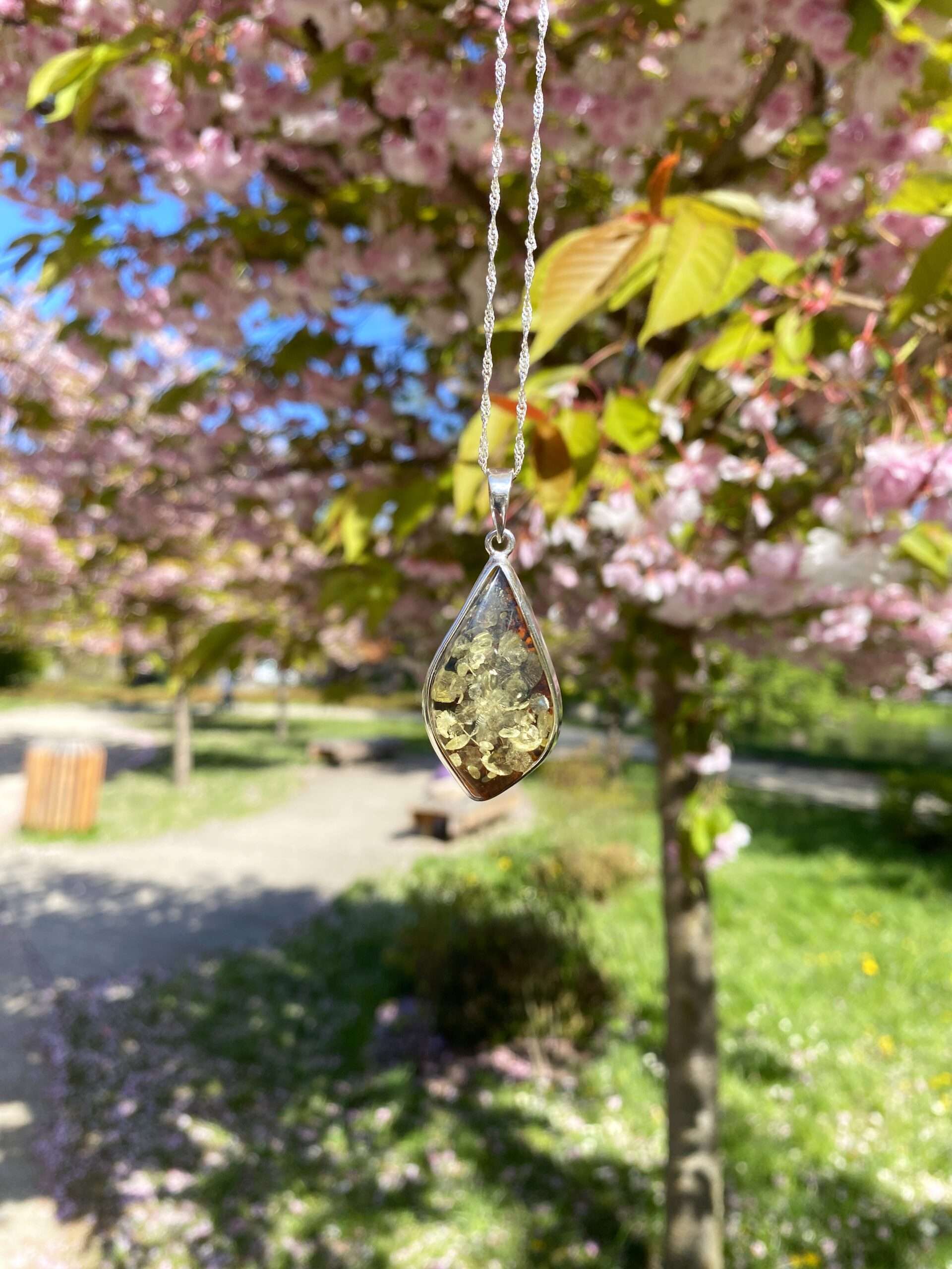 Wisior srebrny z bursztynem mleczno-cytrynowym