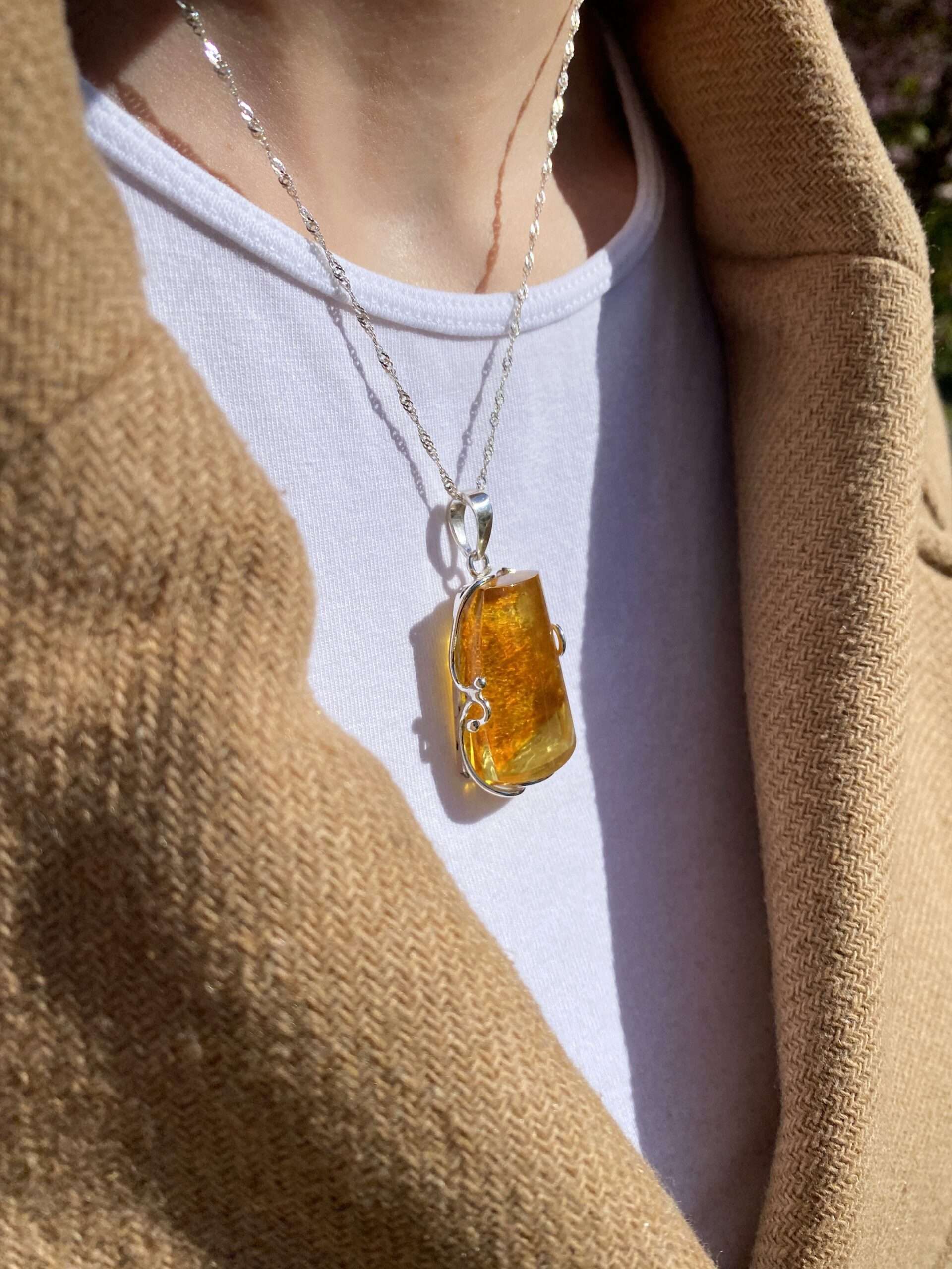 Wisior srebrny z bursztynem naturalnym