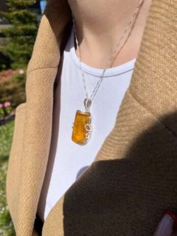 Wisior srebrny z bursztynem naturalnym