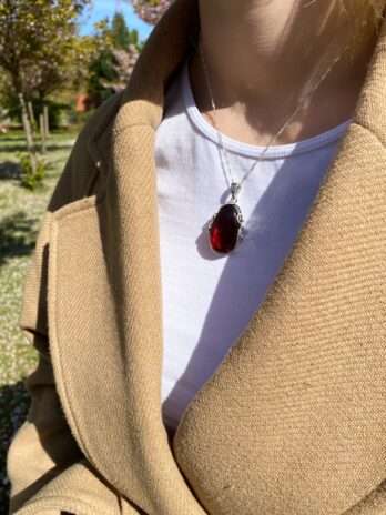 Wisior srebrny z bursztynem wiśniowym