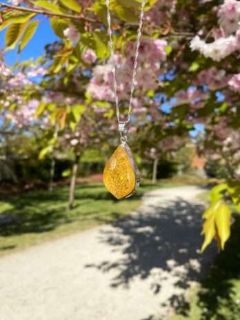 Wisior srebrny z bursztynem naturalnym