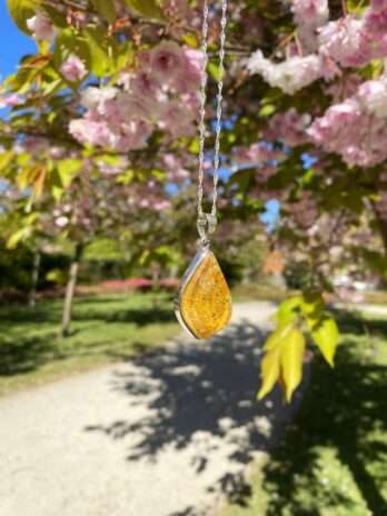 Wisior srebrny z bursztynem naturalnym