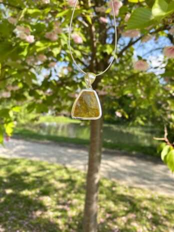 Wisior srebrny z bursztynem naturalnym