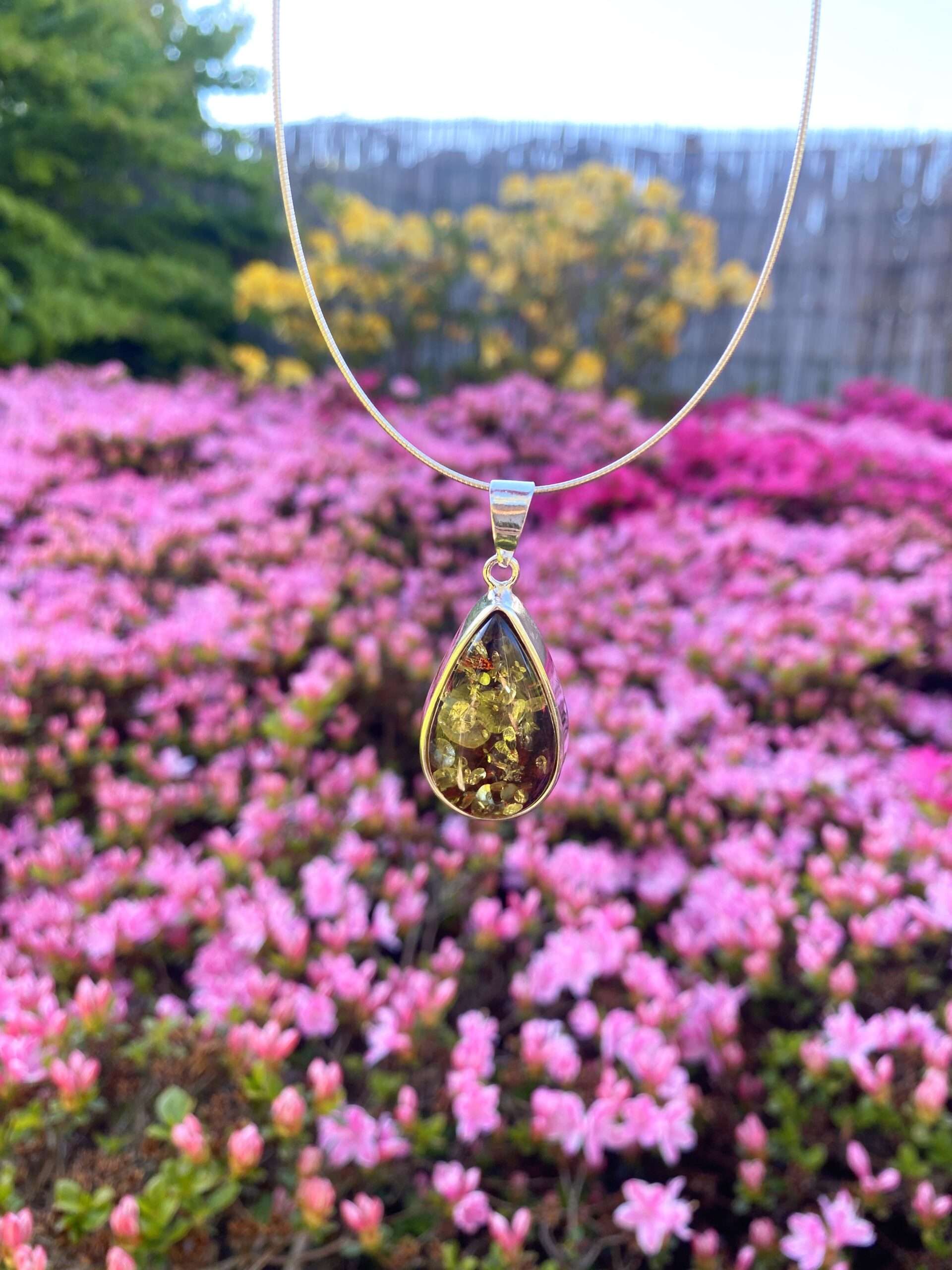 Wisior srebrny z bursztynem wiśniowym