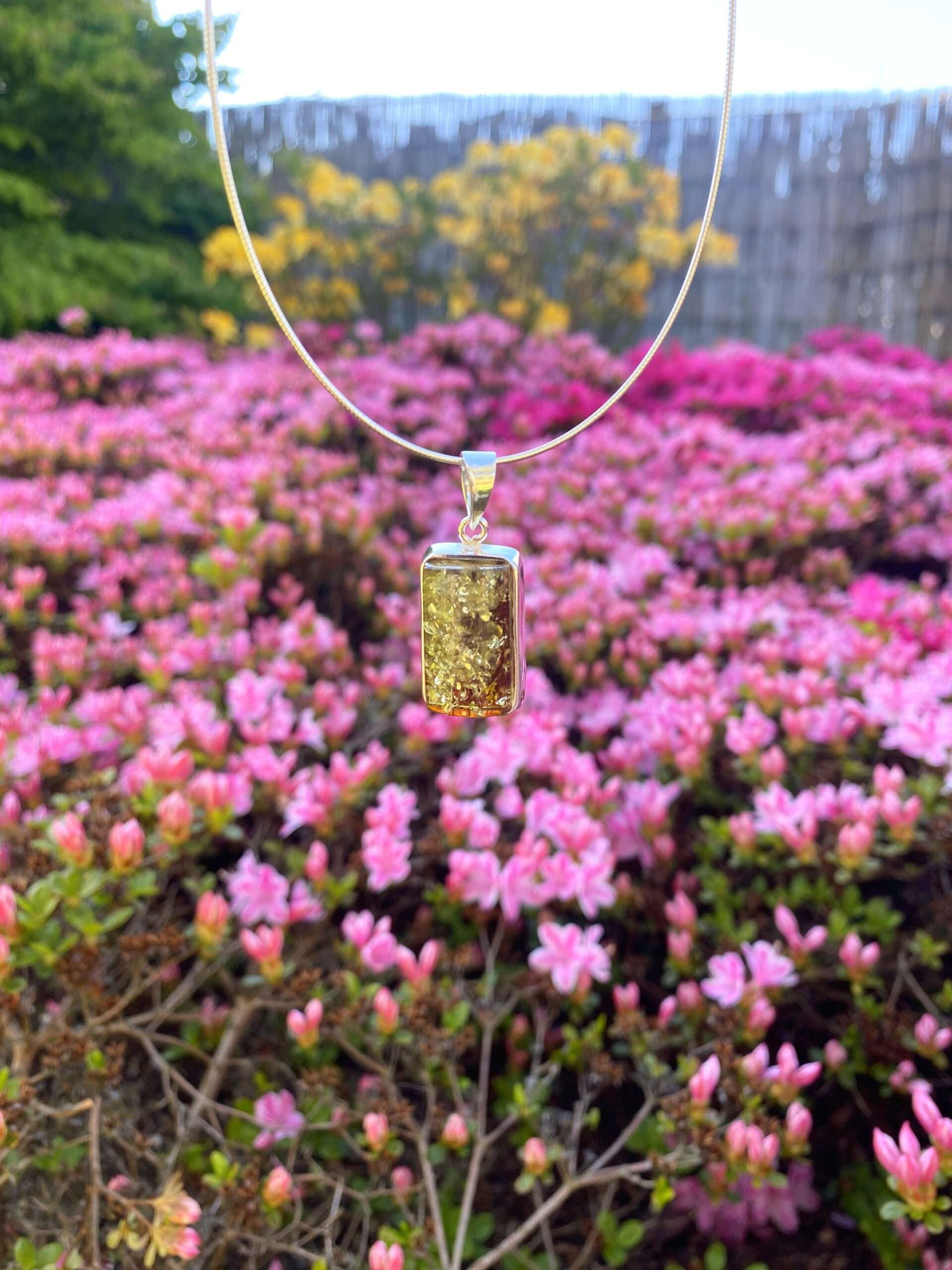 Wisior srebrny z bursztynem zielonym