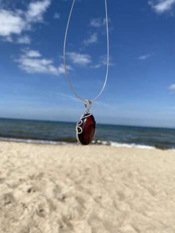 Wisior srebrny z bursztynem wiśniowym