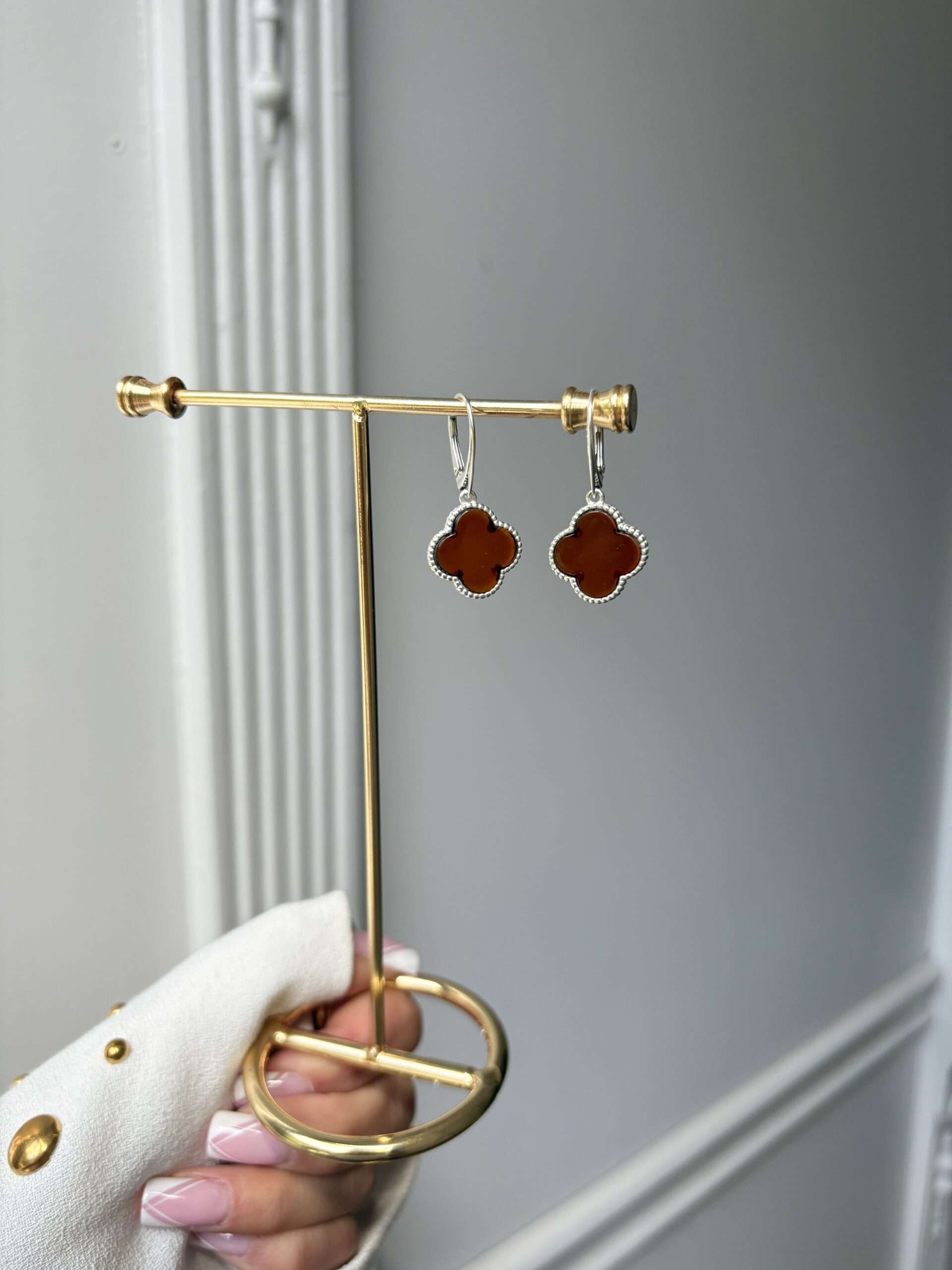 Kolczyki srebrne Koniczyna z bursztynem