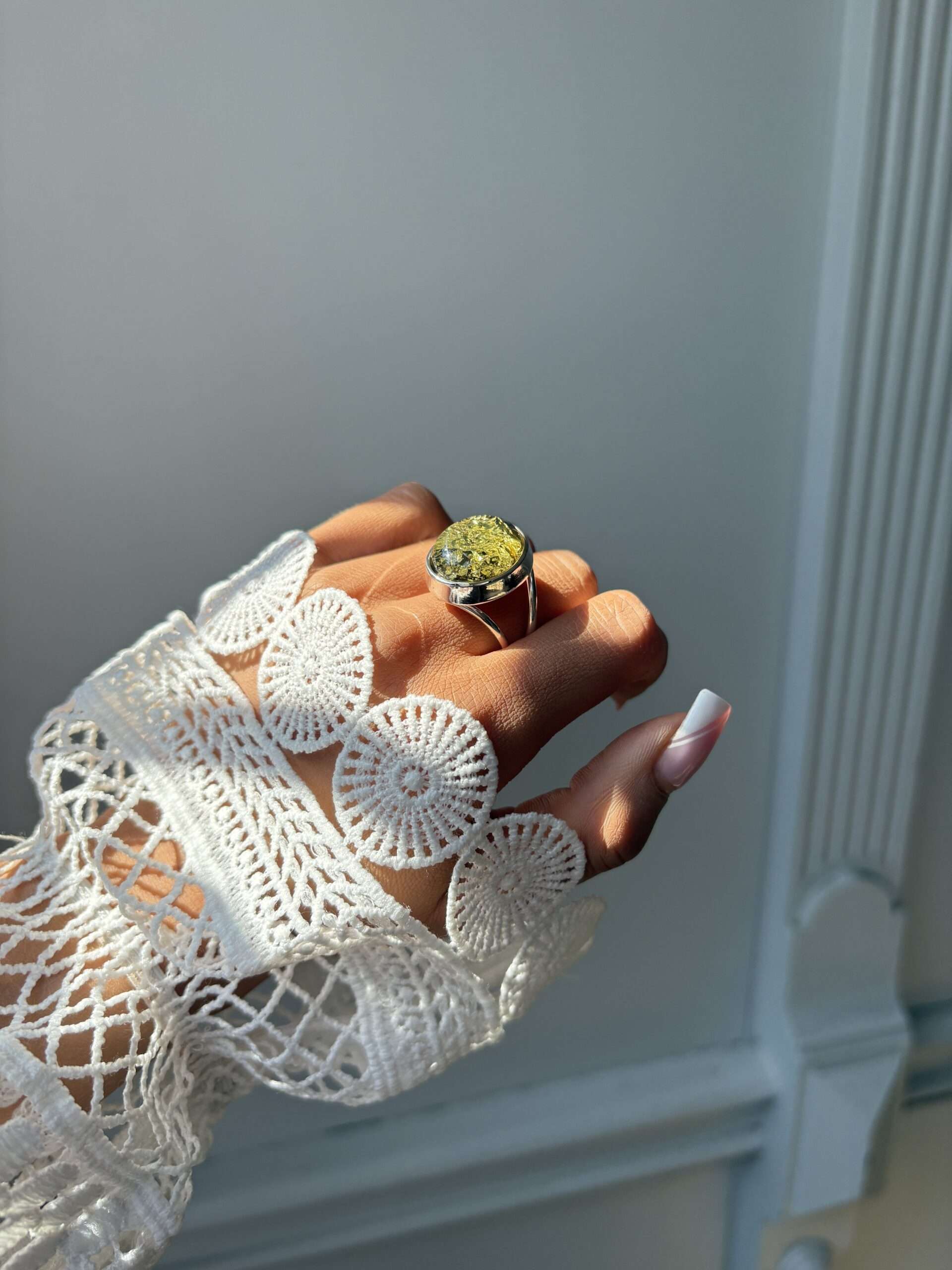 Pierścionek srebrny z bursztynem zielonym 5 Pierścionek srebrny z bursztynem zielonym - obrazek 3