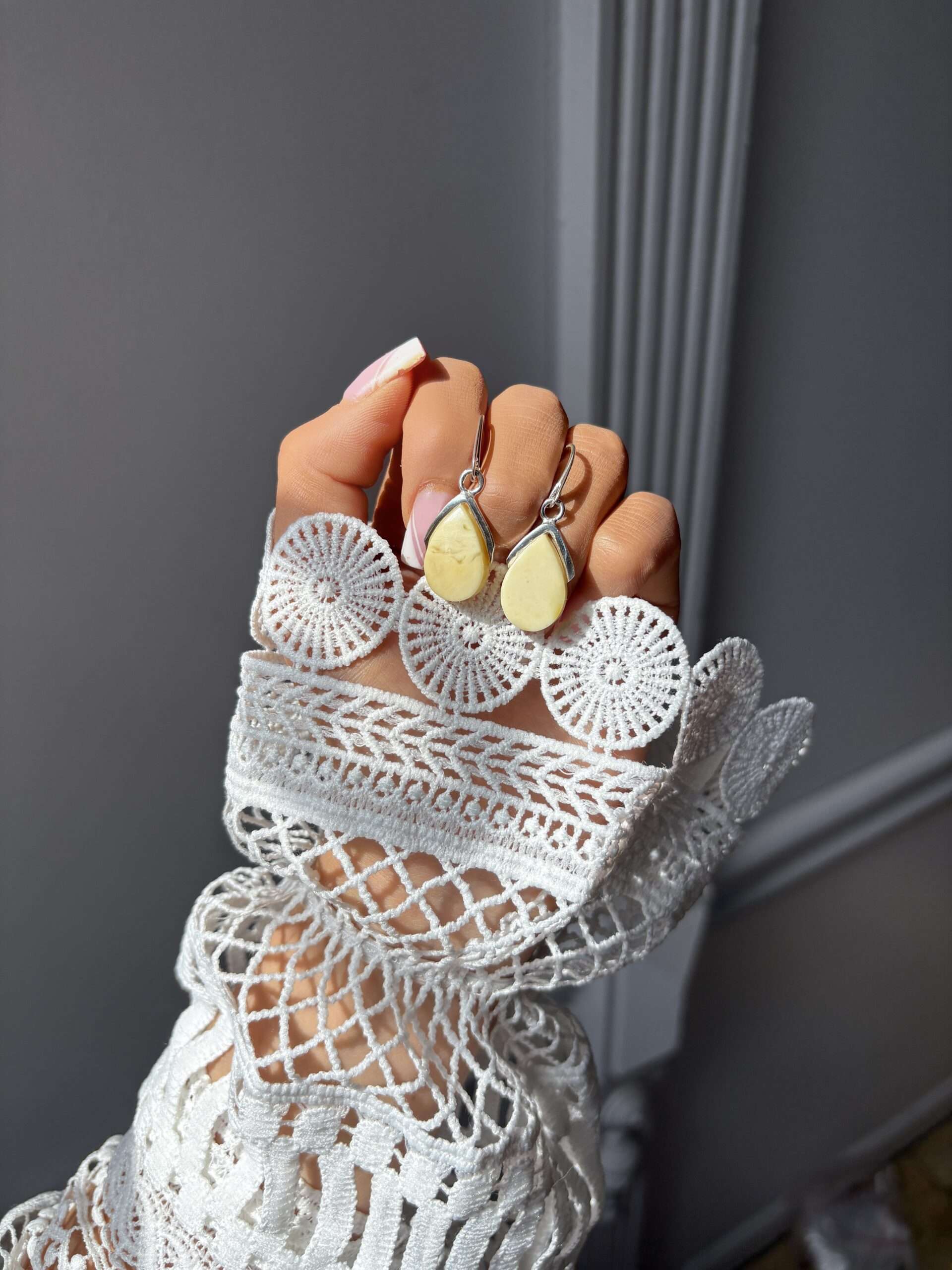 Kolczyki srebrne z bursztynem mlecznym