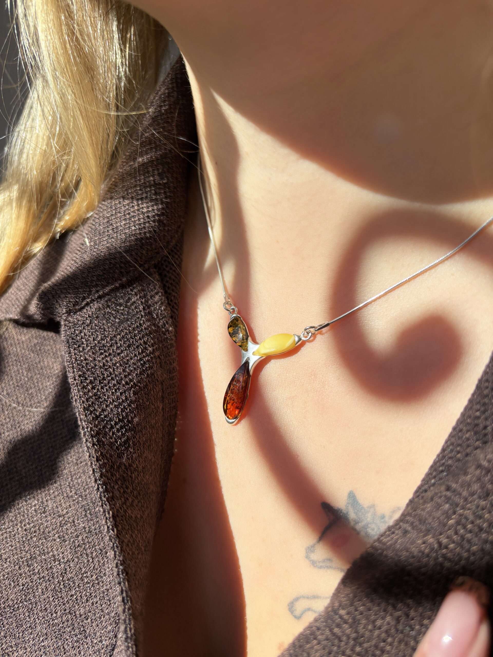 Naszyjnik srebrny z bursztynem