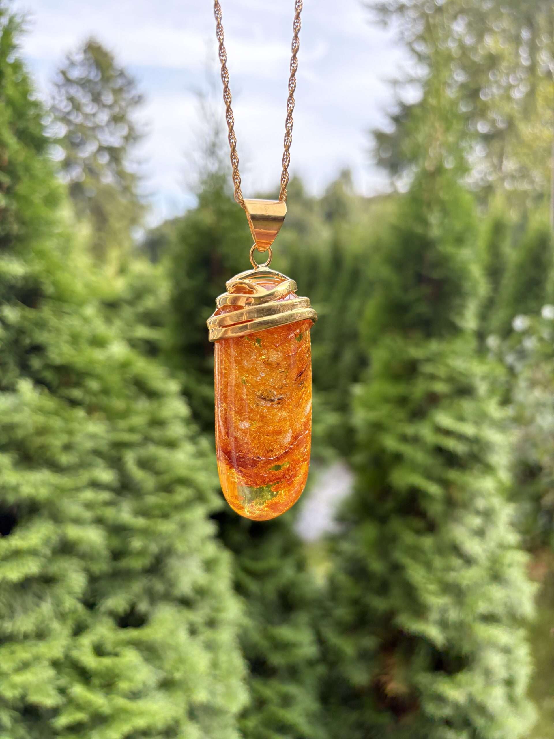 Wisior duży z bursztynem naturalnym