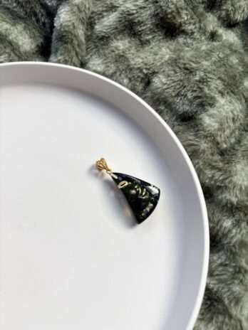 Wisiorek srebrny pozłacany z bursztynem zielonym