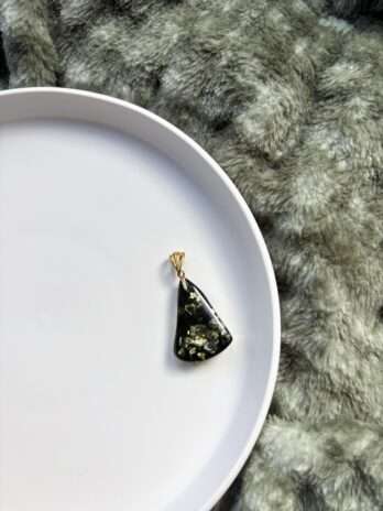 Wisiorek srebrny pozłacany z bursztynem zielonym