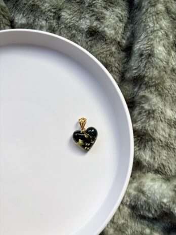 Wisiorek srebrny pozłacany z bursztynem zielonym Serce