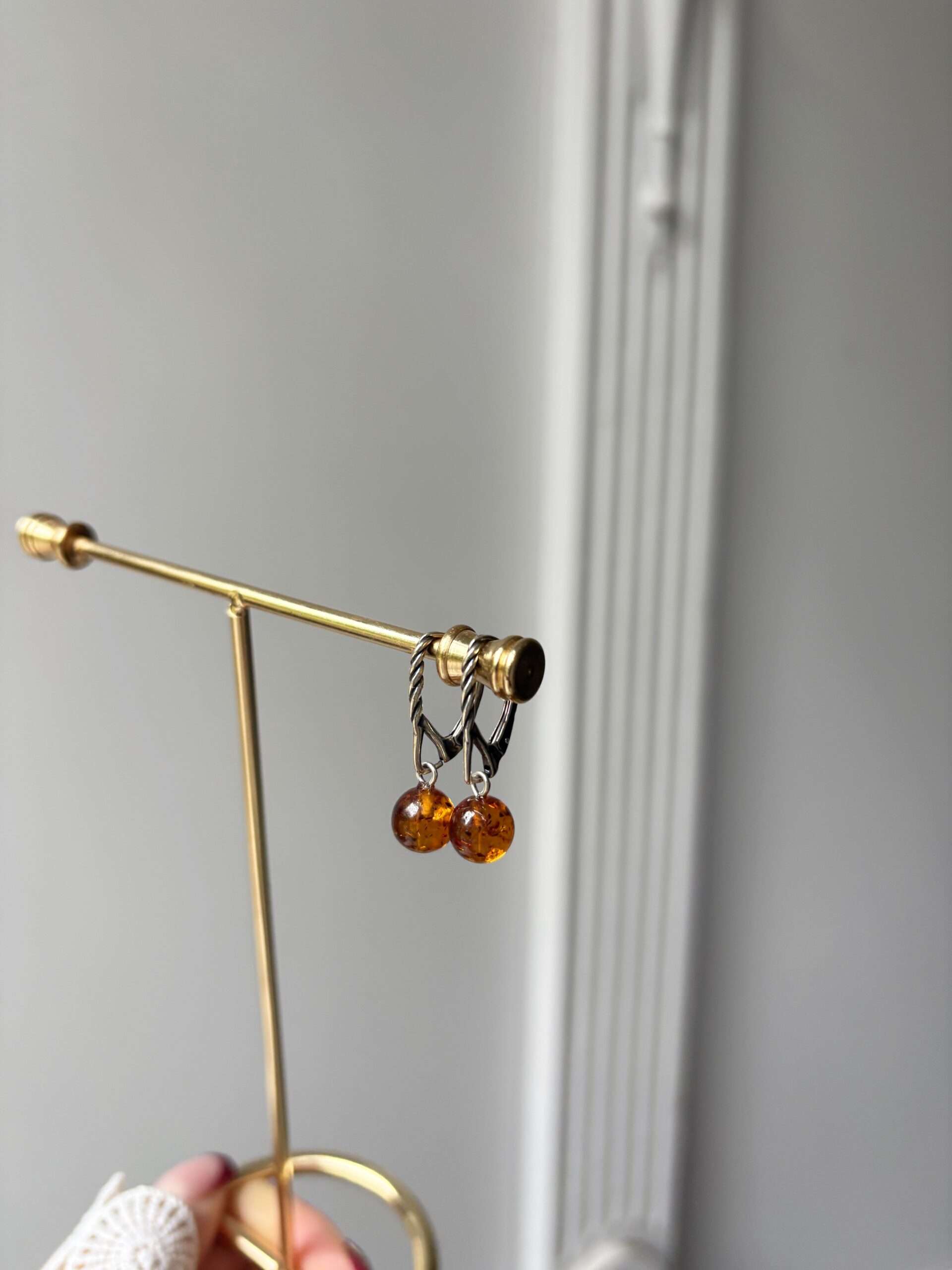 Kolczyki srebrne z bursztynem kulki