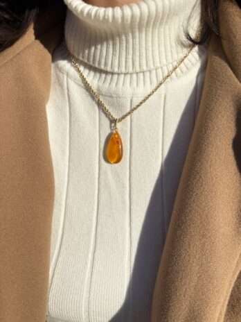 Wisiorek srebrny pozłacany z naturalnym bursztynem miodowym