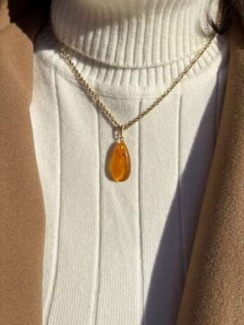 Wisiorek srebrny pozłacany z naturalnym bursztynem miodowym