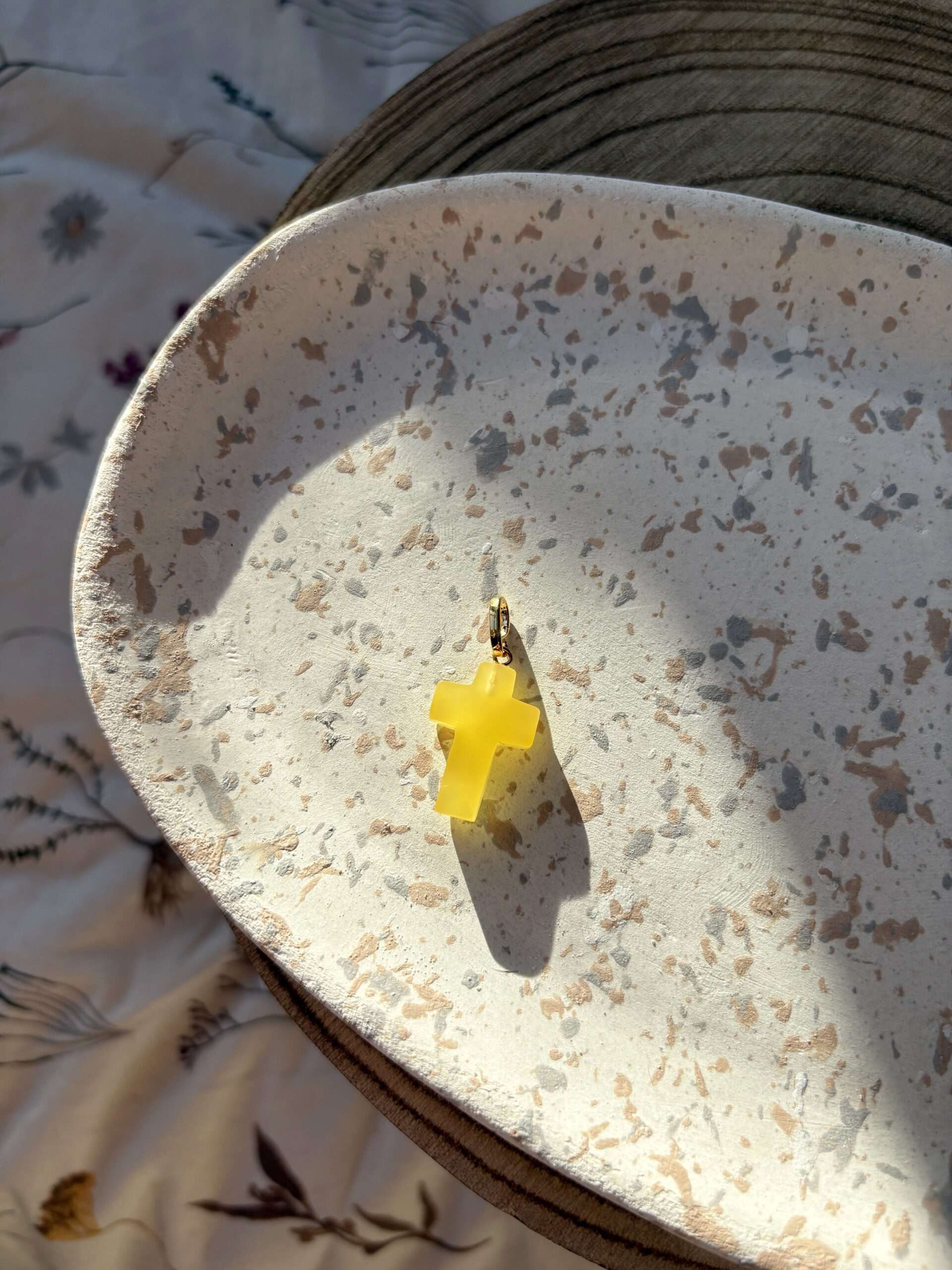 Wisiorek Krzyż z Bursztynu Srebrna Zawieszka 925 Pozłacana