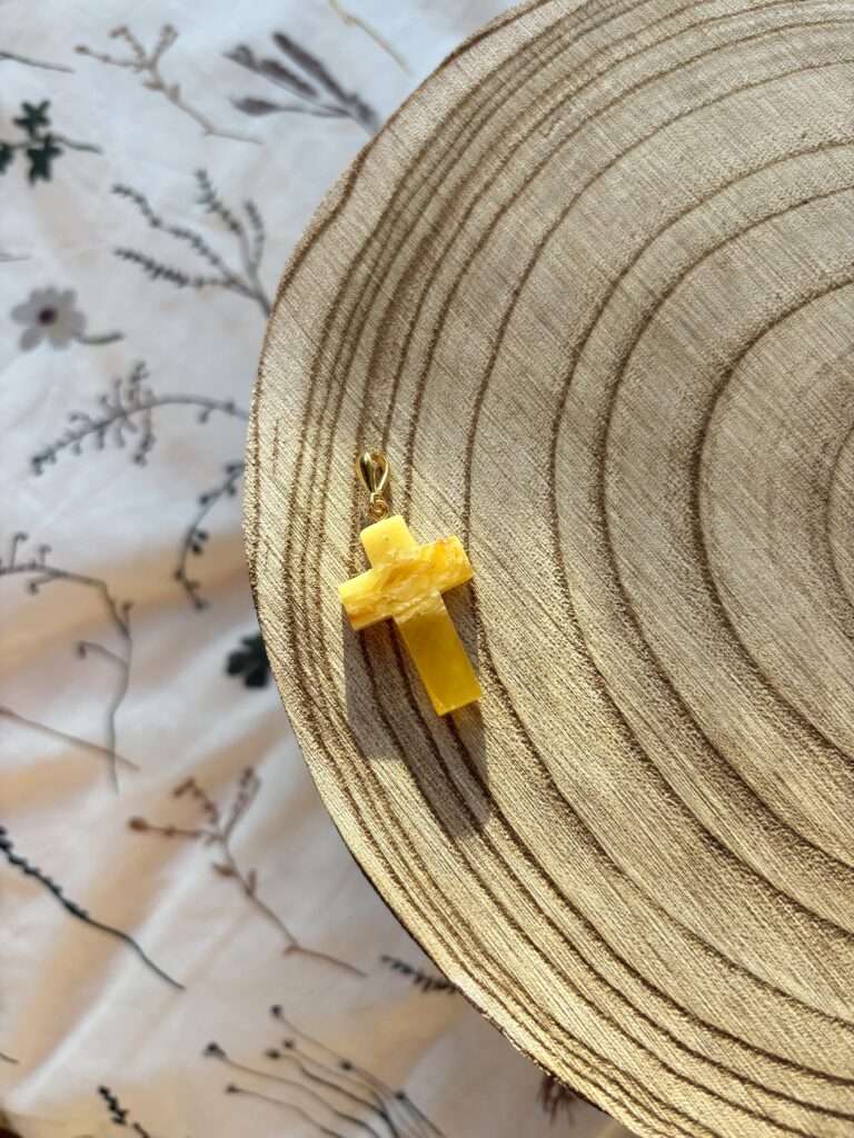 Bransoletka na sznurku z bursztynem