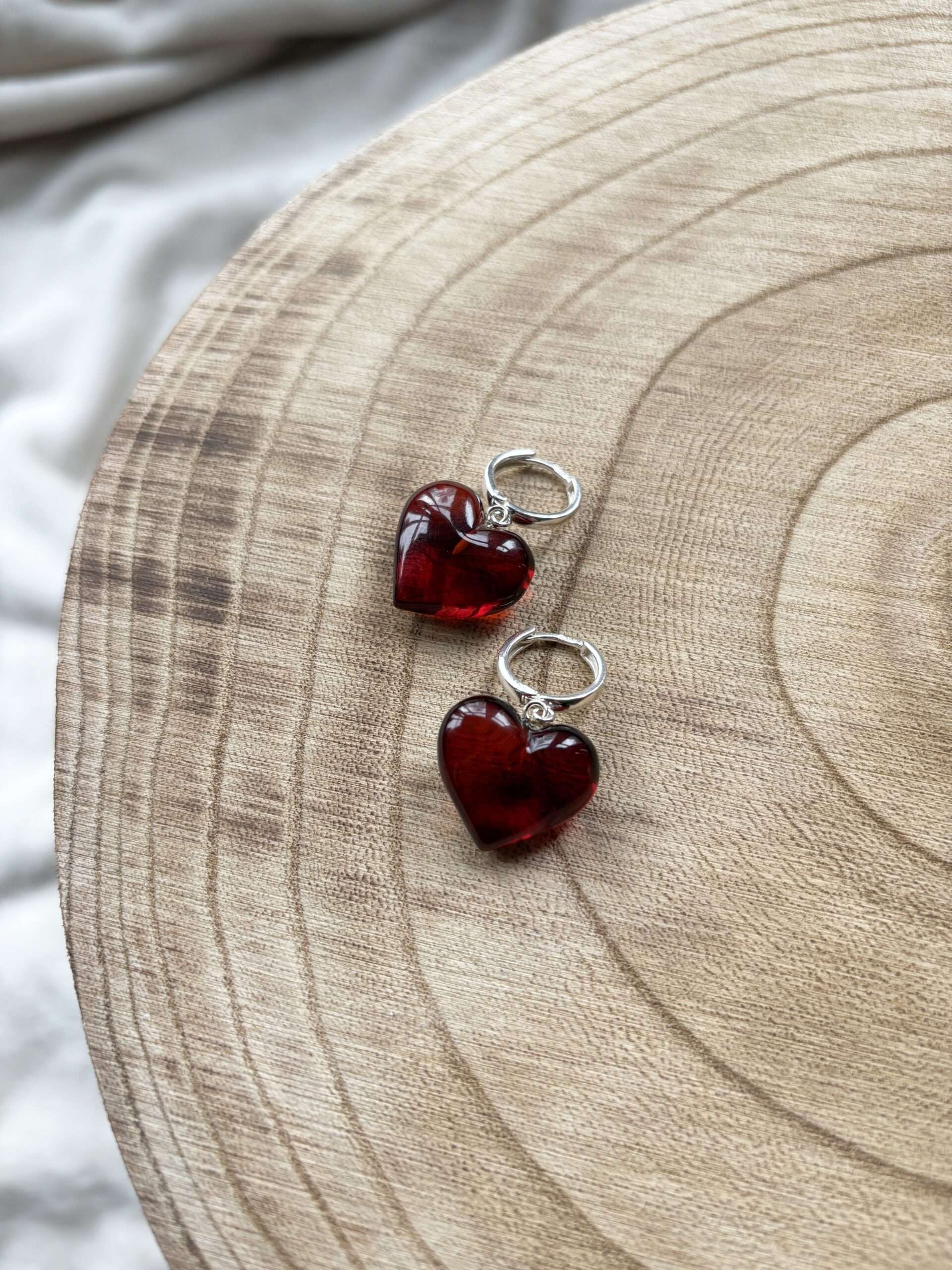 Wisiorek z bursztynu naturalnego