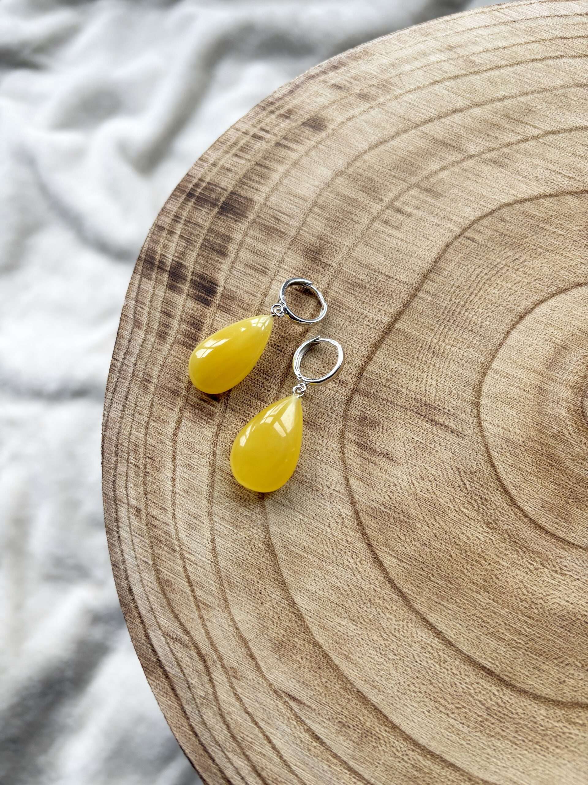 Kolczyki srebrne z bursztynem łezki