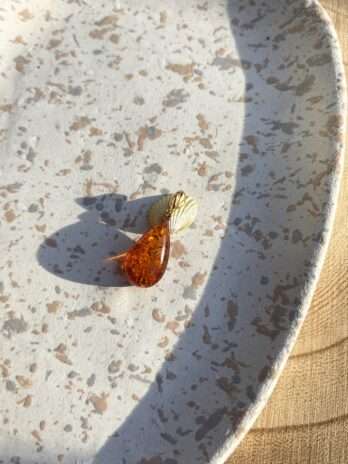 Wisiorek z bursztynem koniakowym Amber Sparkle