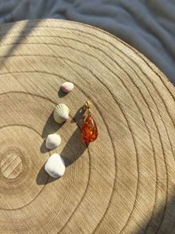 Wisiorek z bursztynem koniakowym Amber Sparkle