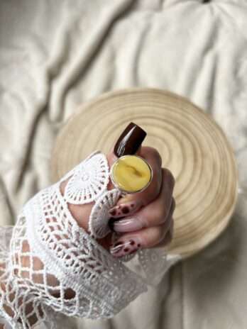 Pierścionek srebrny z bursztynem mlecznym