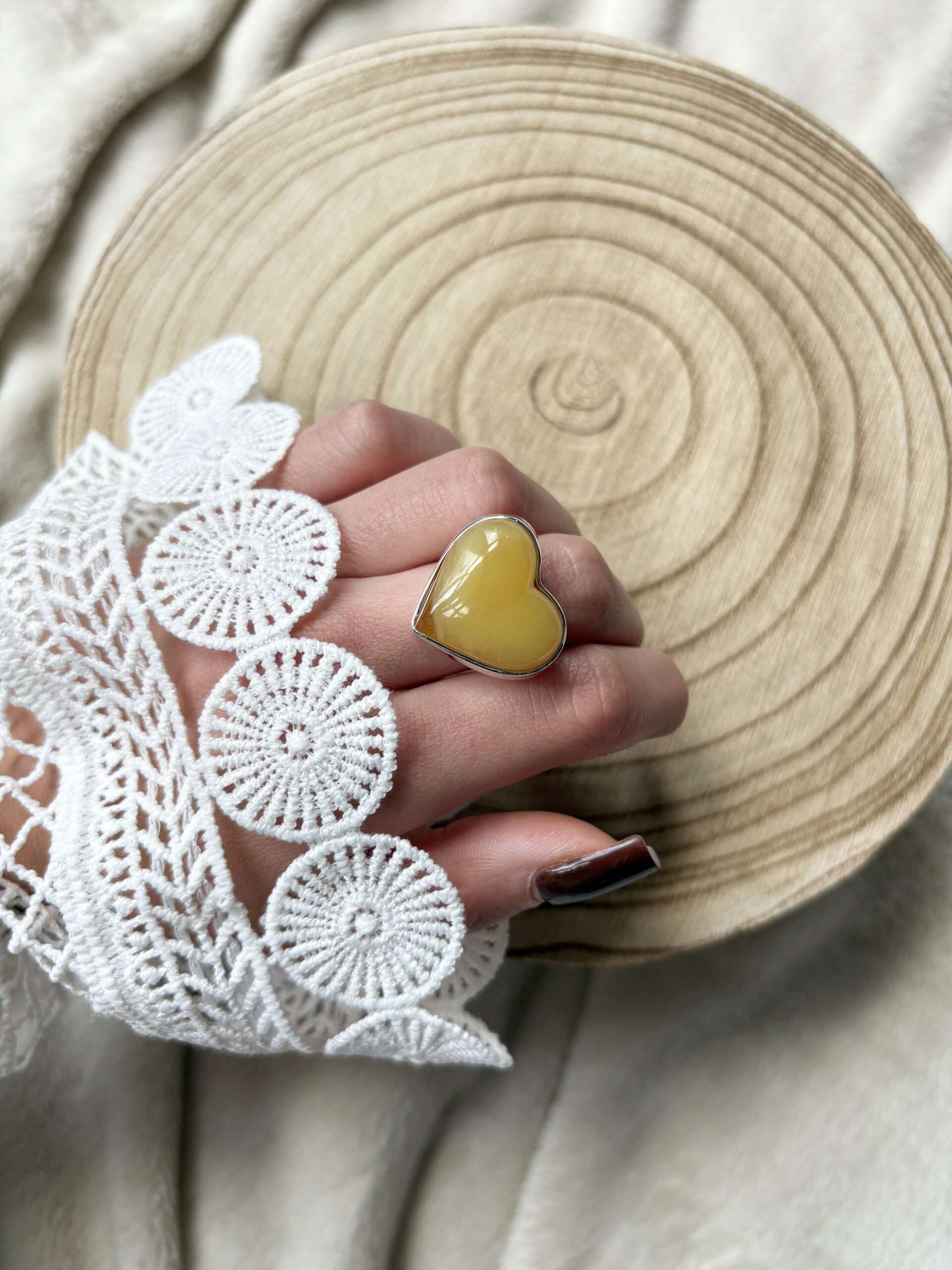 Pierścionek srebrny z bursztynem miodowym