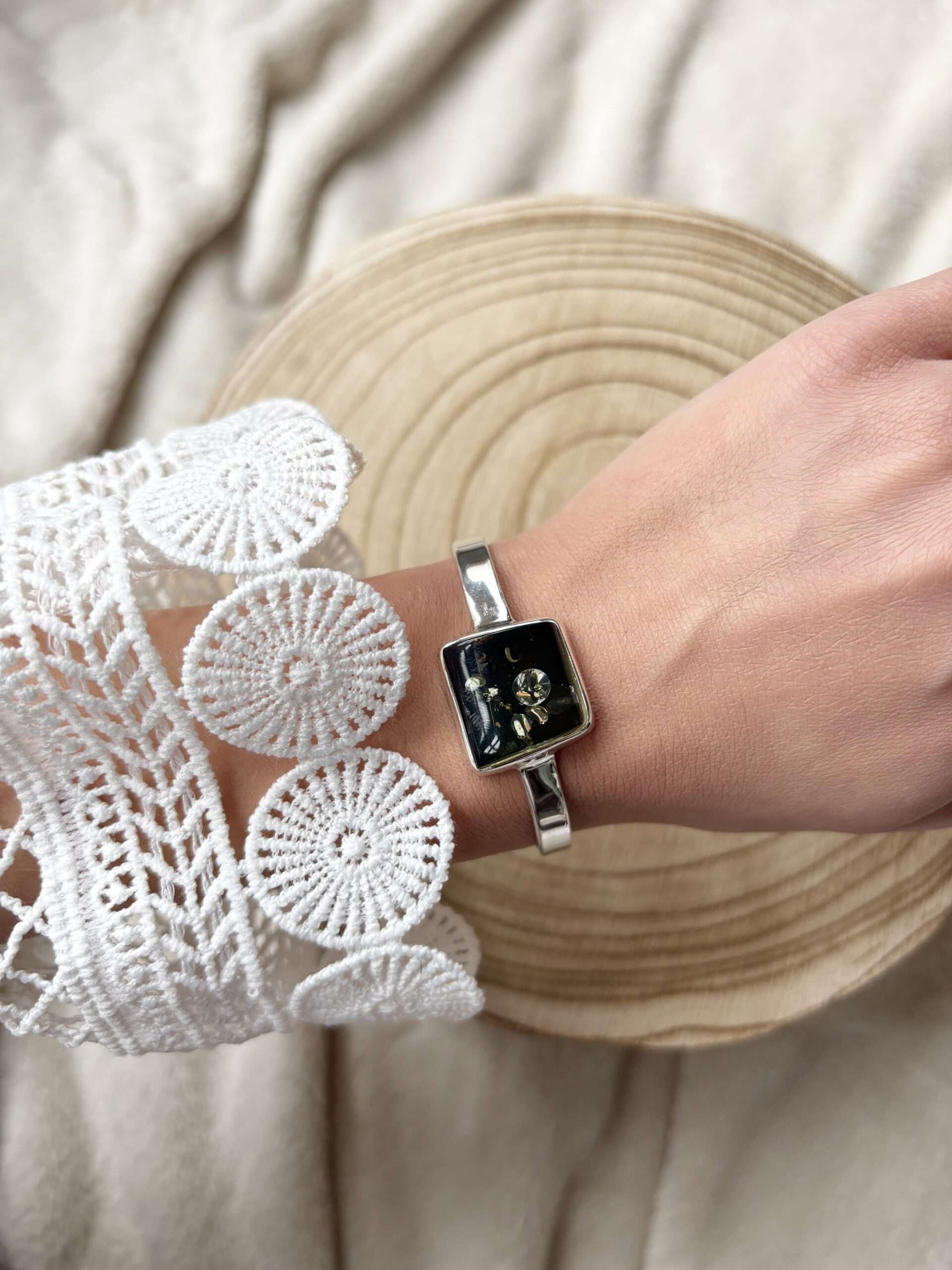 Bransoletka srebrna z bursztynem mlecznym