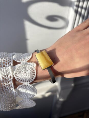 Bransoletka srebrna z bursztynem mlecznym