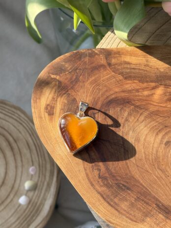 Wisior srebrny z bursztynem naturalnym Serce