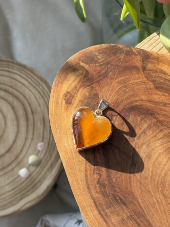 Wisior srebrny z bursztynem naturalnym Serce