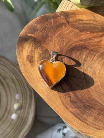 Wisior srebrny z bursztynem naturalnym Serce