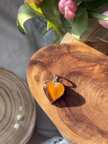 Wisior srebrny z bursztynem naturalnym Serce