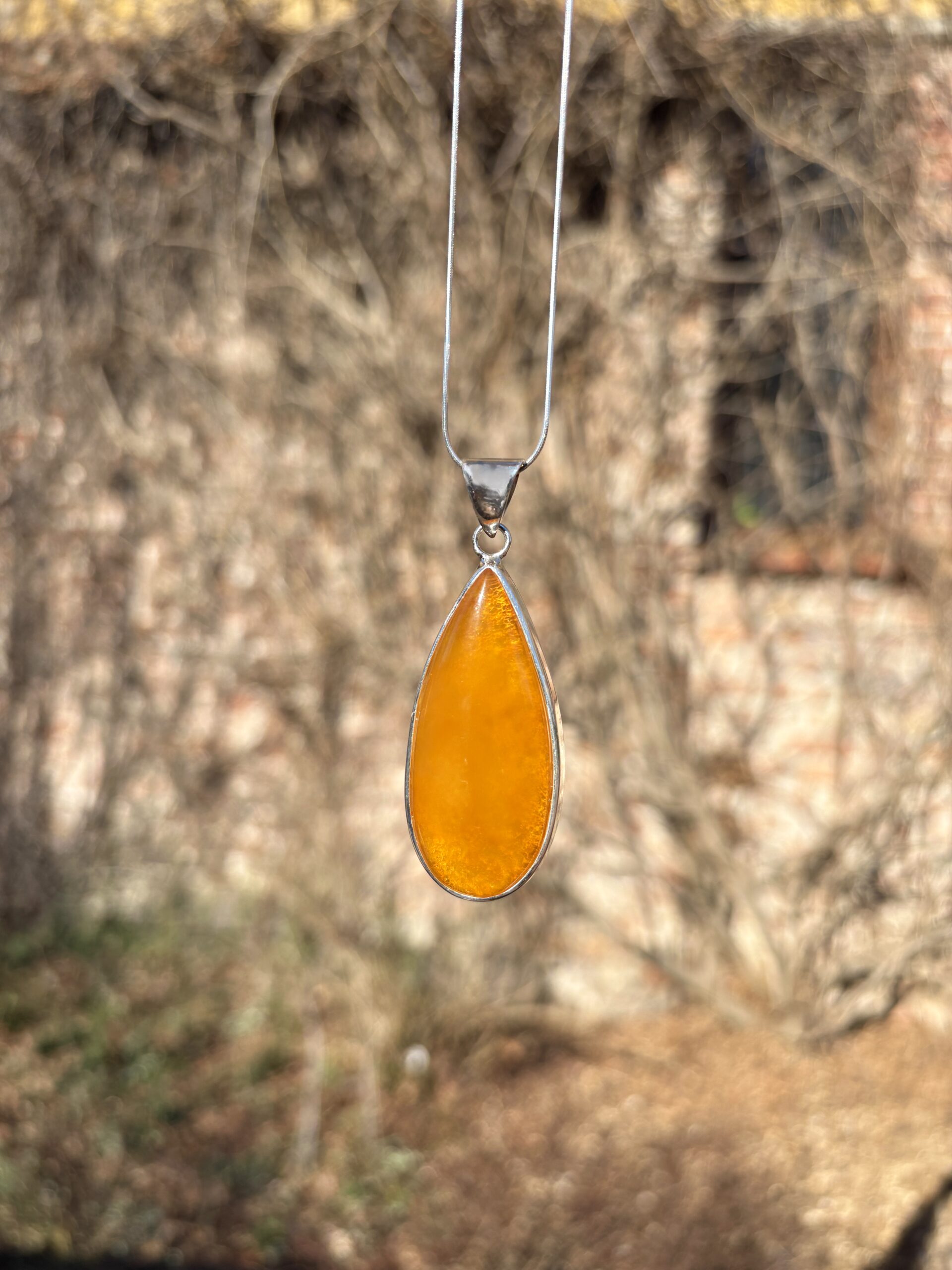 Wisior srebrny z bursztynem naturalnym