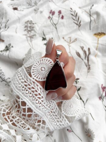 Wisior srebrny z bursztynem wiśniowym