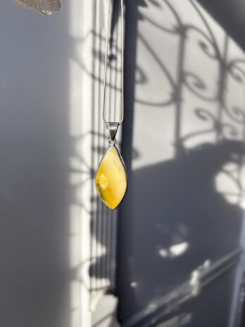 Wisior srebrny z bursztynem mleczno-cytrynowym