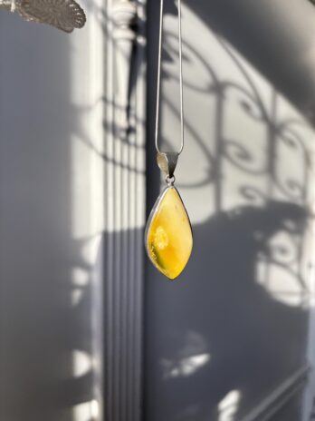 Wisior srebrny z bursztynem mleczno-cytrynowym