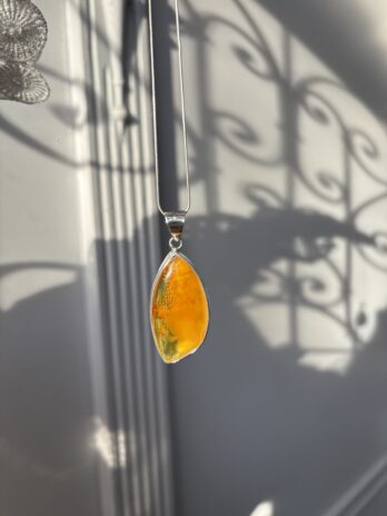 Wisior srebrny z bursztynem naturalnym