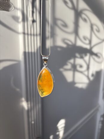 Wisior srebrny z bursztynem naturalnym