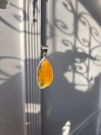 Wisior srebrny z bursztynem naturalnym