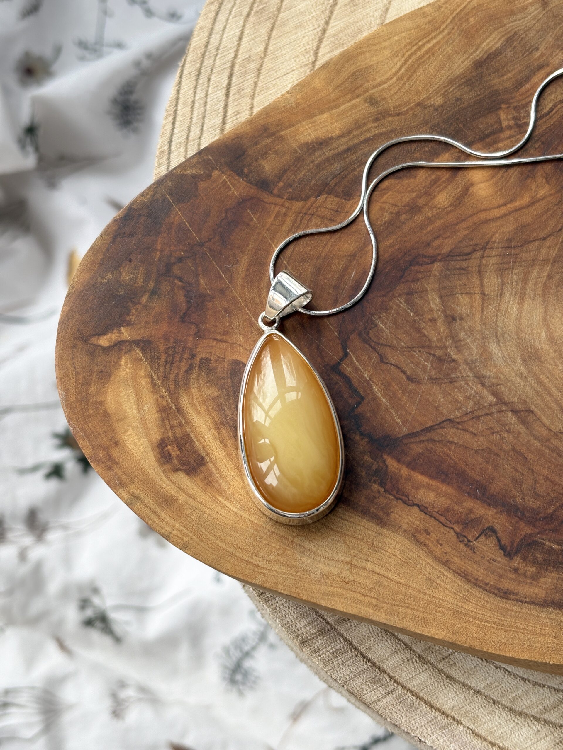 Wisior srebrny z bursztynem miodowym 6 Wisior srebrny z bursztynem miodowym - obrazek 4