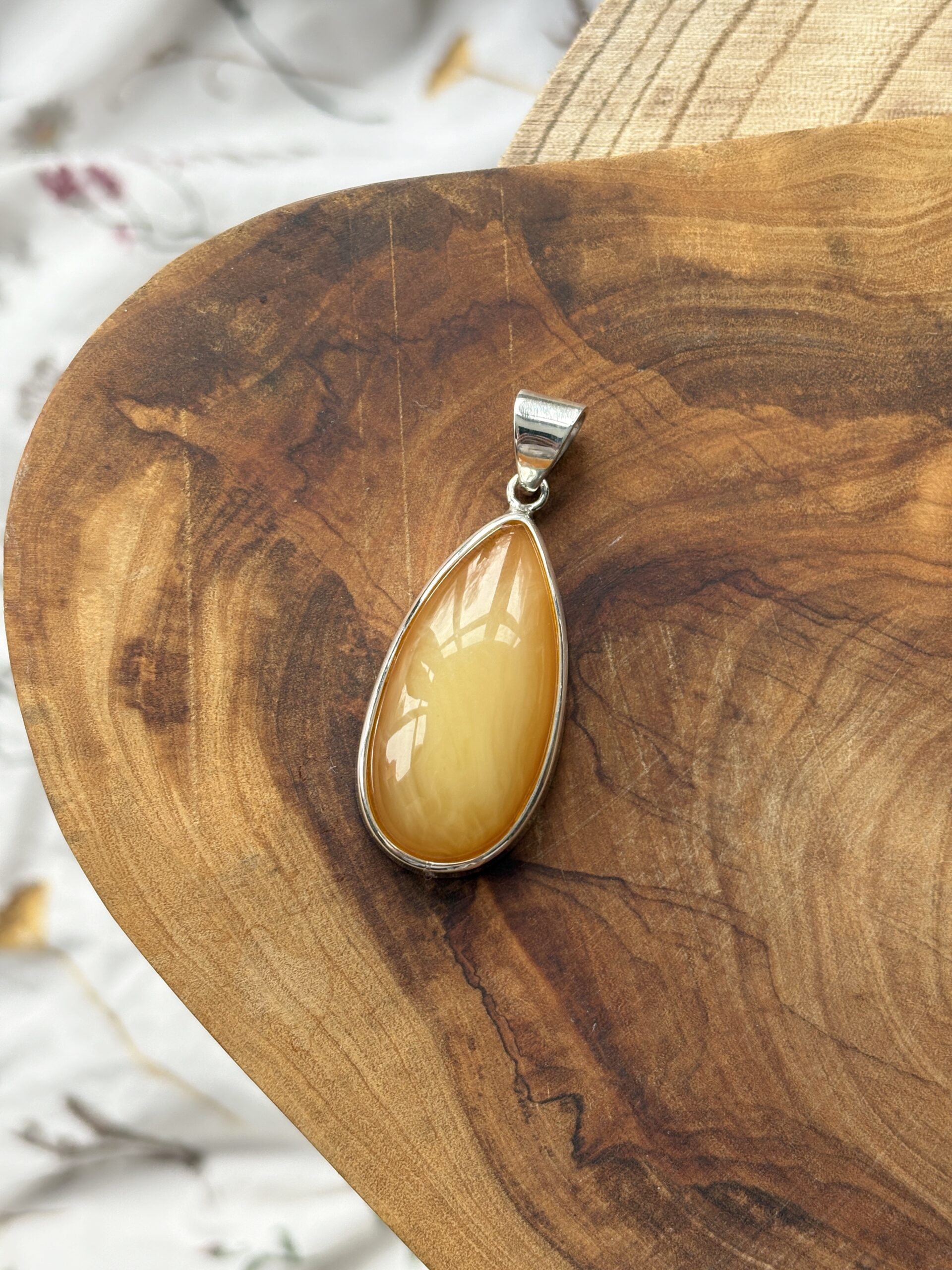 Wisior srebrny z bursztynem miodowym 4 Wisior srebrny z bursztynem miodowym - obrazek 2