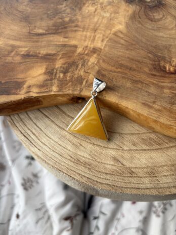 Wisior srebrny z bursztynem mlecznym