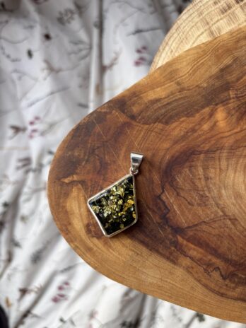 Wisior srebrny z bursztynem zielonym Classy