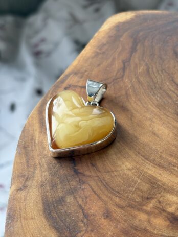 Wisior srebrny z bursztynem naturalnym