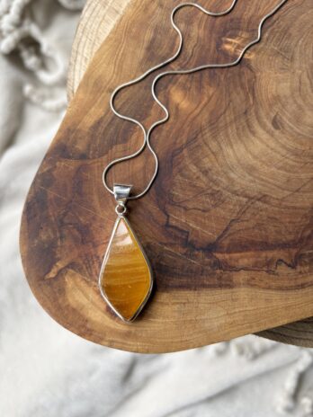 Wisior srebrny z bursztynem naturalnym
